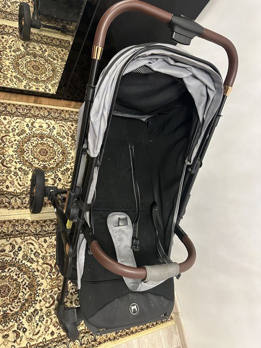 Продаю коляску срочно