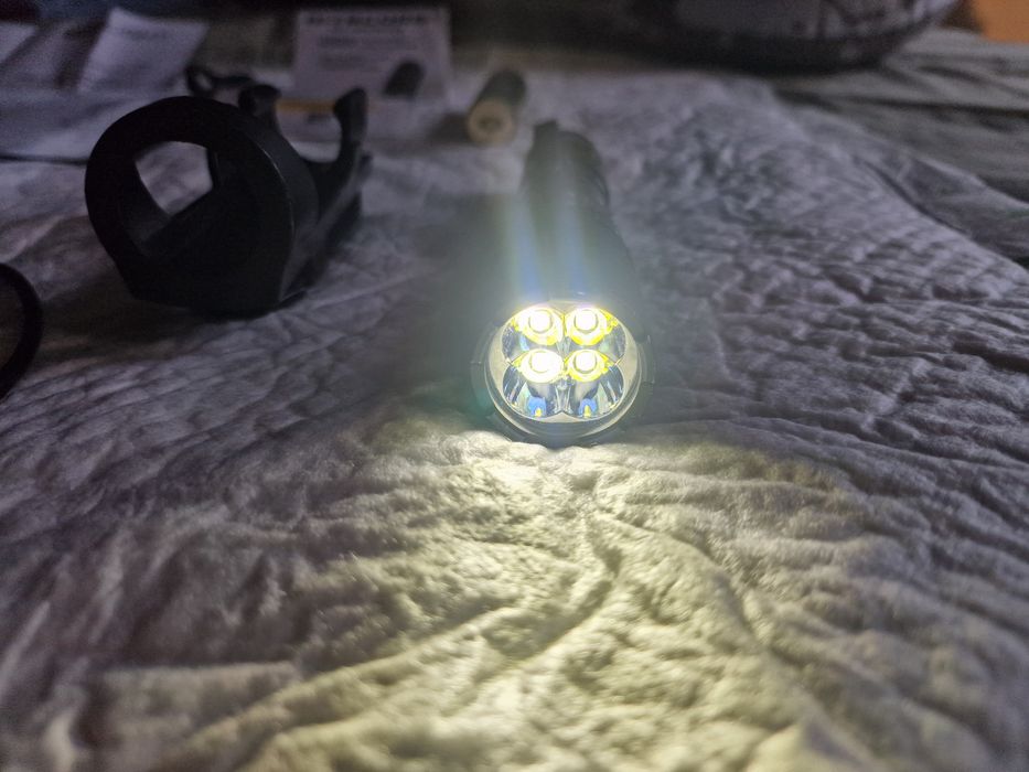 Lanternă Nitecore i4000R