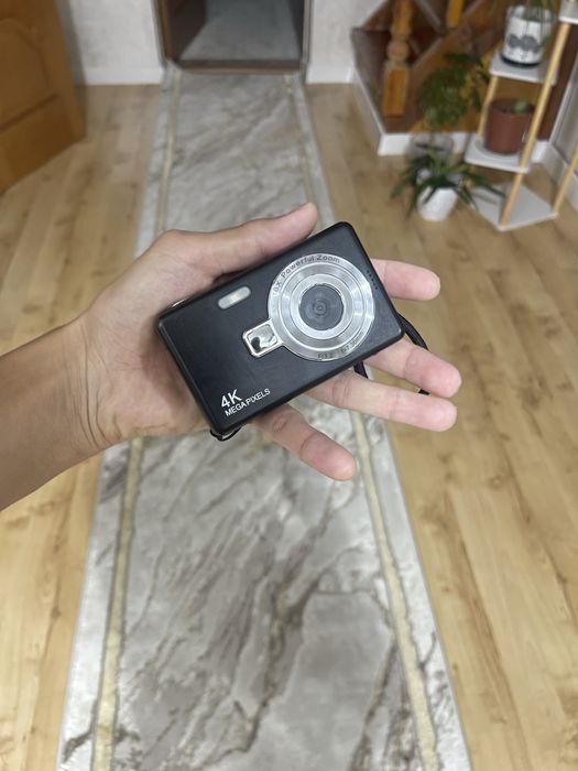 Q12 Digital camera