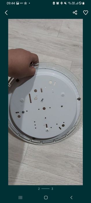 Продам люстру материал железо стекло.