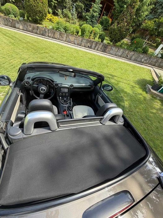 Masina Mazda MX5