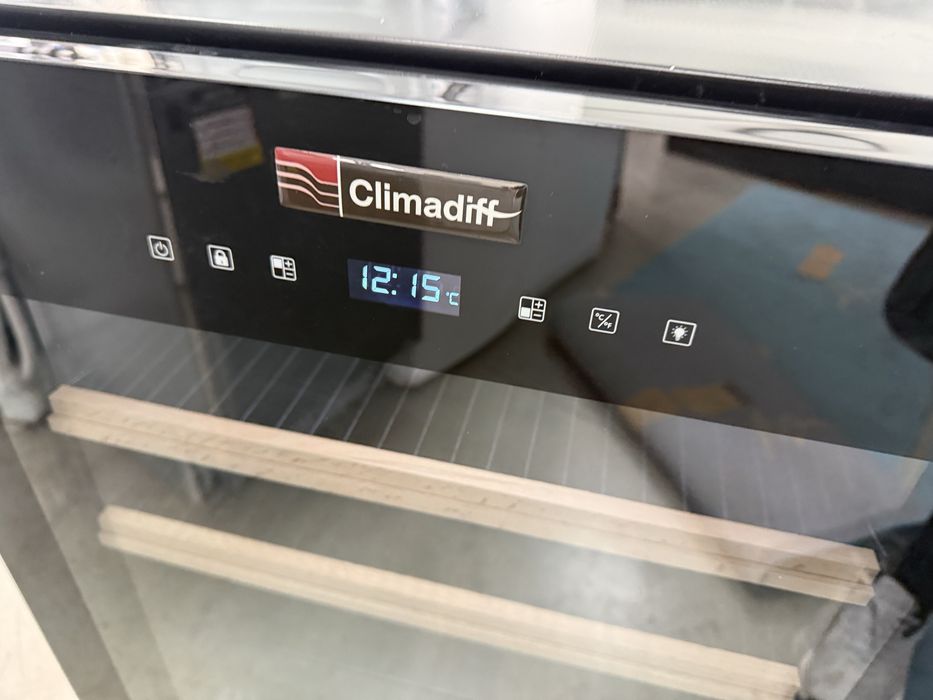Витрина за вино Climadiff