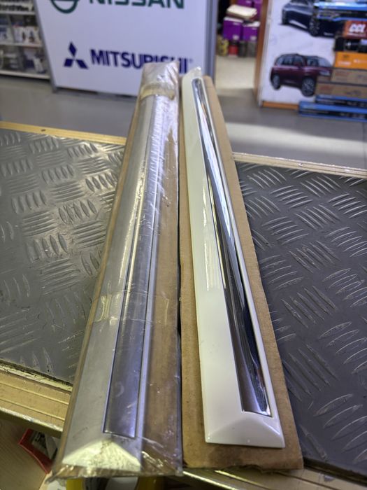 Молдинг задней правой двери тойота камри 40 араб