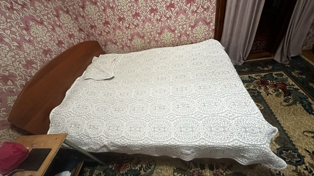 Кровать в хорошем состоянии
