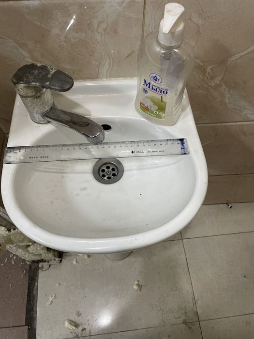 Раковина на ножке