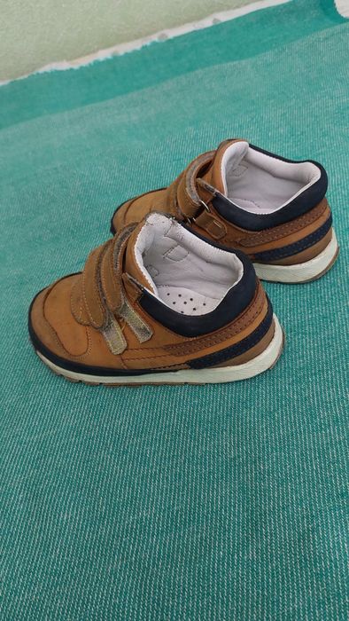 Сапожки 26 размер  ПОДОШВА 17см.Полностью18см.теплые.Кроссовки с Супен