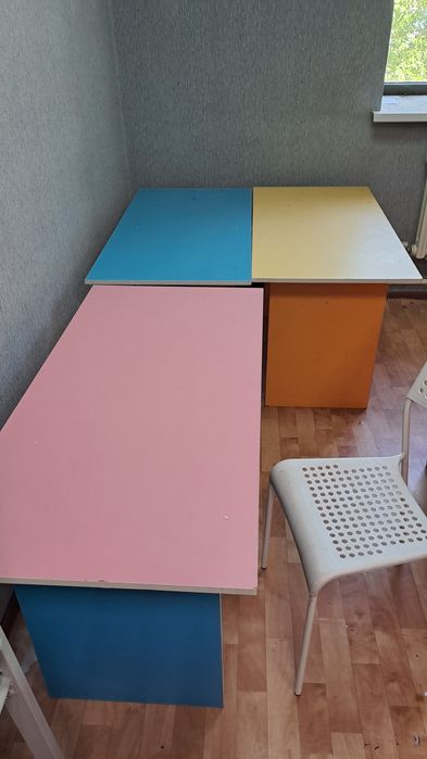 СРОЧНО ПРОДАМ!!! Продам парты цветные