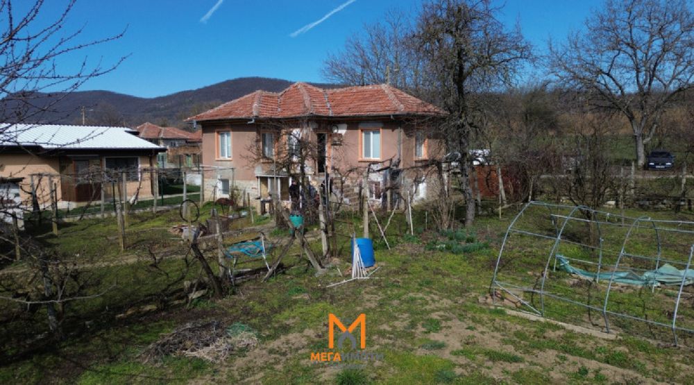 Продажба Къща гр. Севлиево - с. Сенник 80m² и двор 1790m²