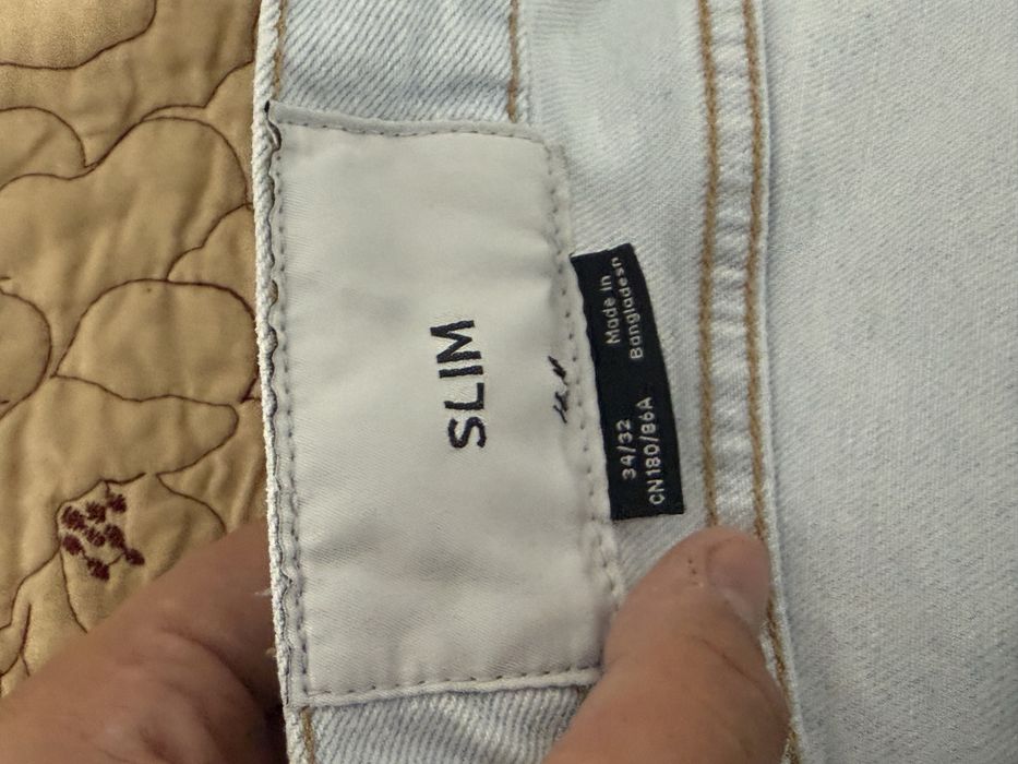Blugi aproape ca noi slim fit