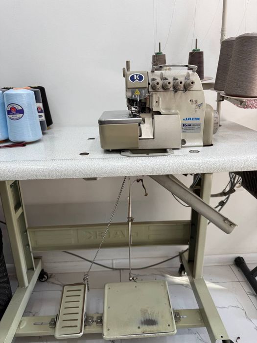 Jak 4 - Аверлок тикув машинаси