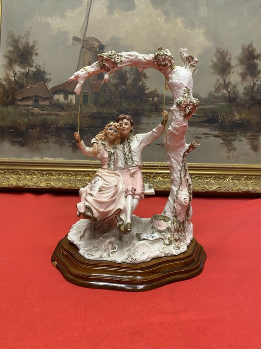 Италианска фигура от бисквитен порцелан от 1960 г capodimonte