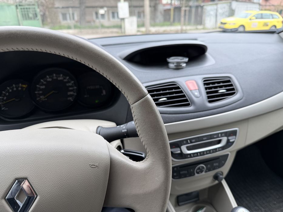 Автомобил Renault Fluence