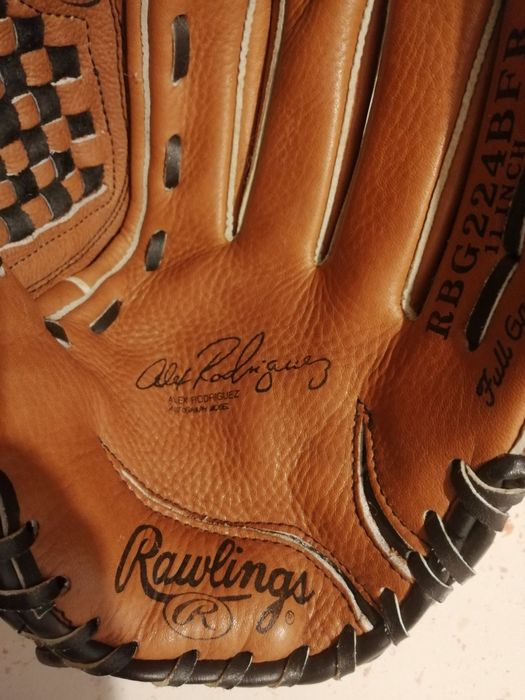 Manusi de baseball și minge oficiala