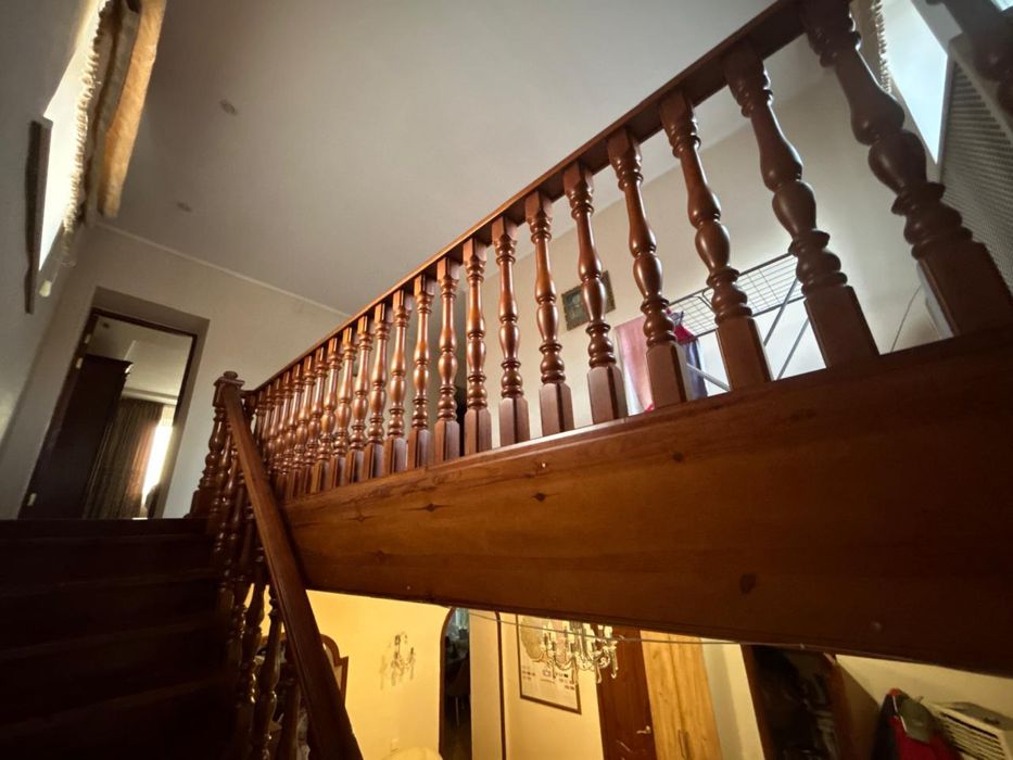 Лестница деревянная