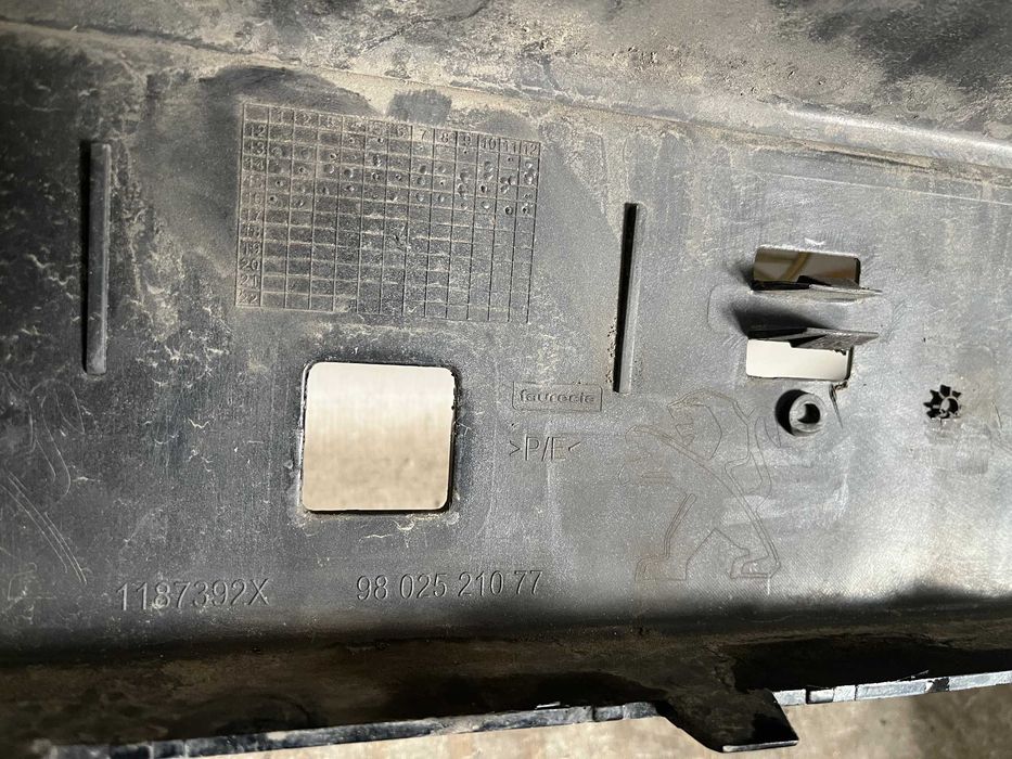 Bara fata Peugeot 2008 dupa 2013 originala cod 9802521077