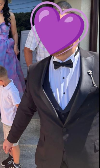 Costum mire ca nou !!