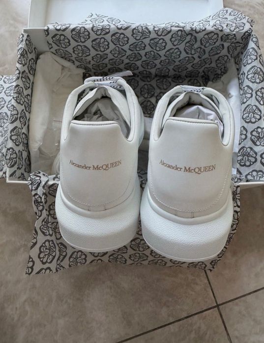 !! Reducere !! Adidasi/Sneakers Alexander McQueen albi