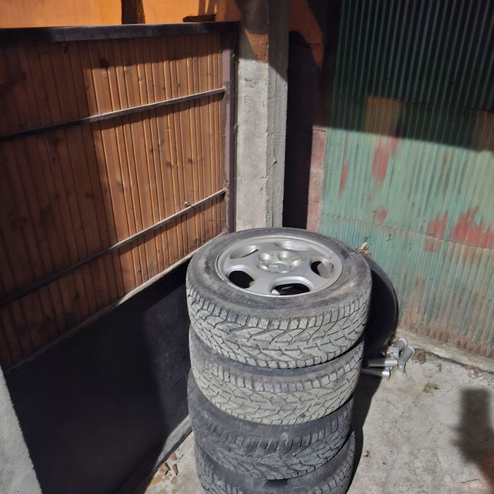 Продавам джанти с гуми