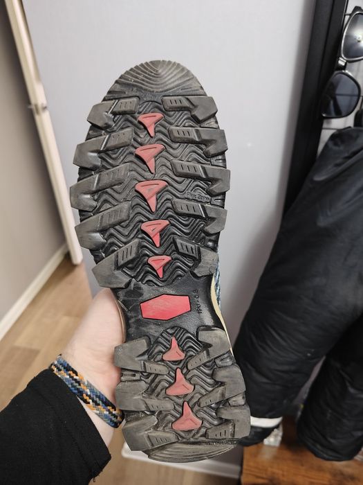 Продам Трековые кроссовки, сетчатые, размер 43