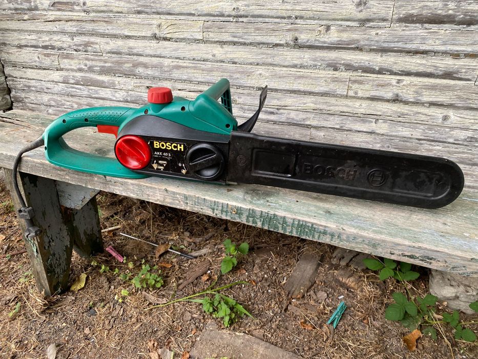 Продавам електрически верижен трион (резачка) Bosch AKE 40 S