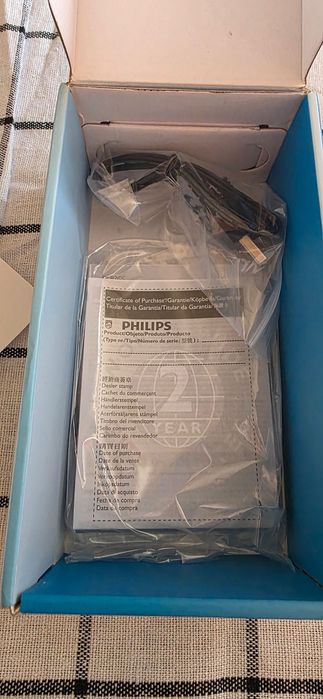 Апарат за кръвно налягане Philips за китка чисто нов в кутия с зарядно