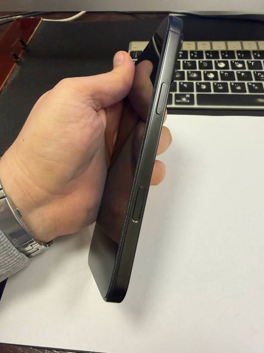 Продается Iphone 16 pro max 256 black Sim+esim