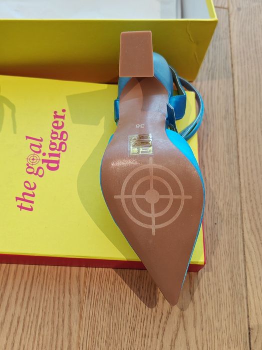 Pantofi albaștri din satin, 36