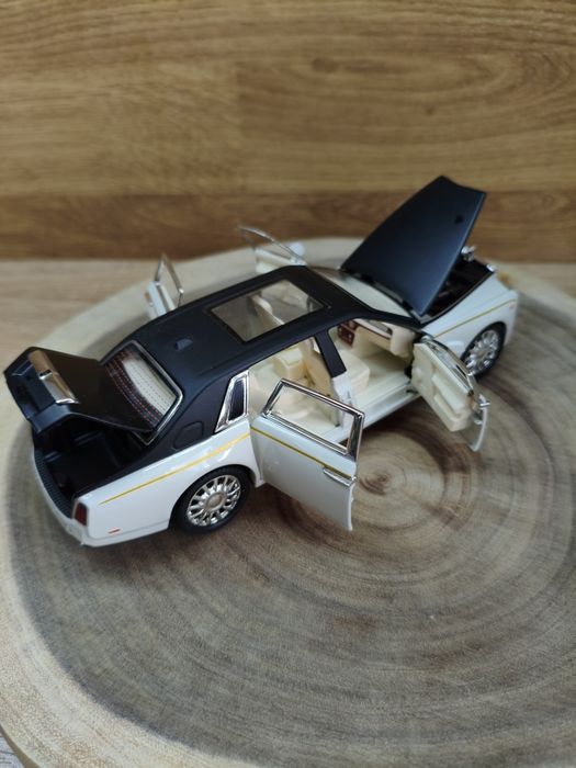 Масштабная металлическая модель игрушка Rolls Royce Phantom,