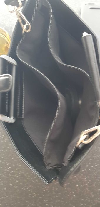 Продавам чанта от естествена кожа за лаптоп 13"