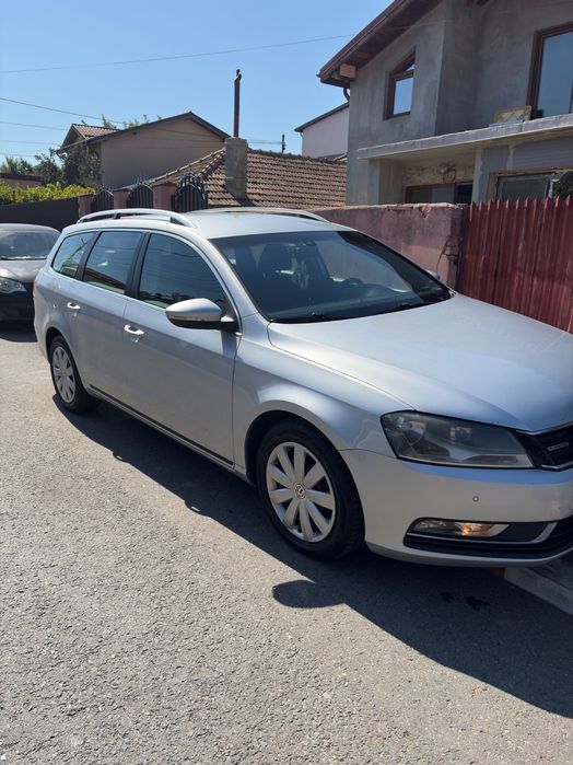 Vând Volkswagen Passat B7 2012 motor 1.6 diesel