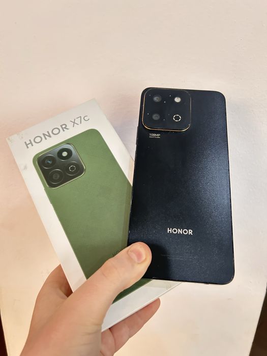 Продаю телефон honor x7c