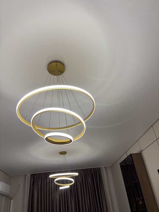 Люстра круглая.  2 шт