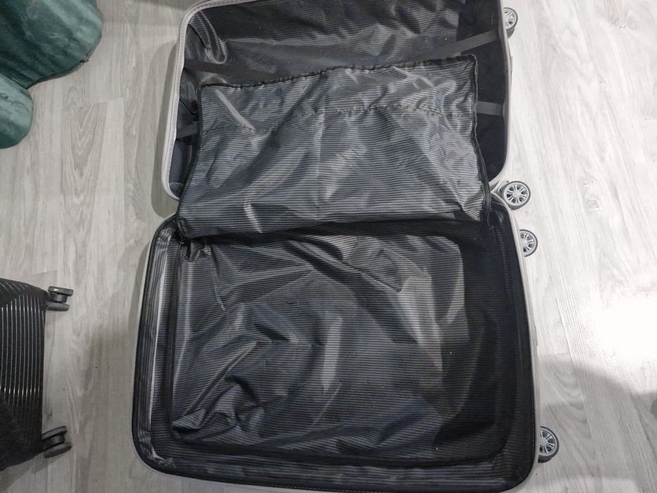 Продам чемодан/чемоданы