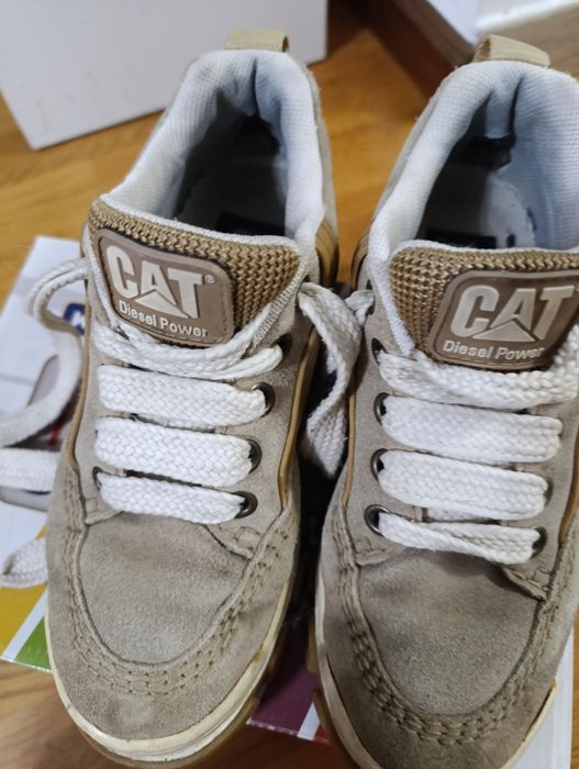 Vând sneakers Caterpillar femei