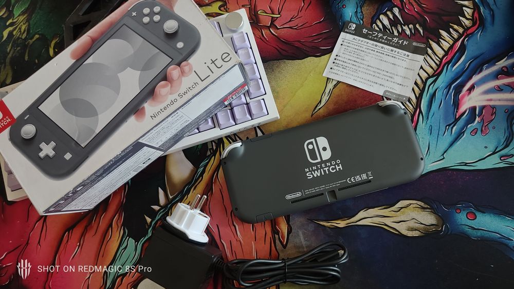 Nintendo Switch Lite (новый, чипованный)