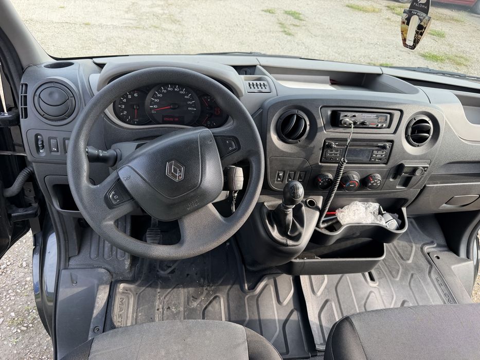 De vanzare Renault Master 8+1 locuri