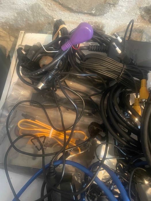 лот кабели за компютри.,зарядни...