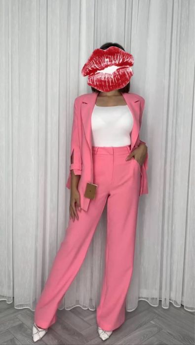 Женский Костюм .