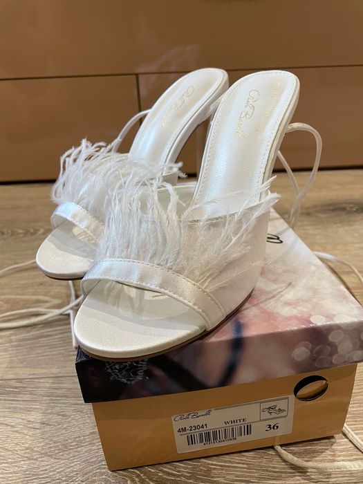 Сандали на висок ток с пера