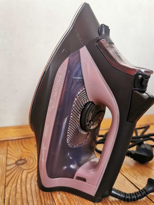 Парна ютия "Ровента" 2600W