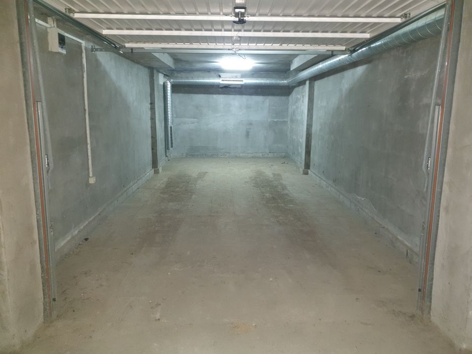 Дава се под наем Гараж / Паркомясто в Перник, Рено - 25 кв.м за 95 € - Снимка #1