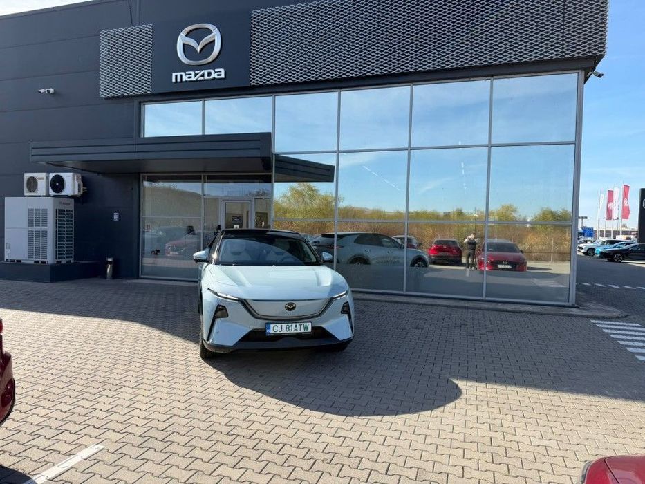 Mazda  2026 electric, 47.799 € — imagine 4