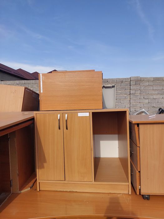 Продам столы, шкафы, кресла, тумбочки