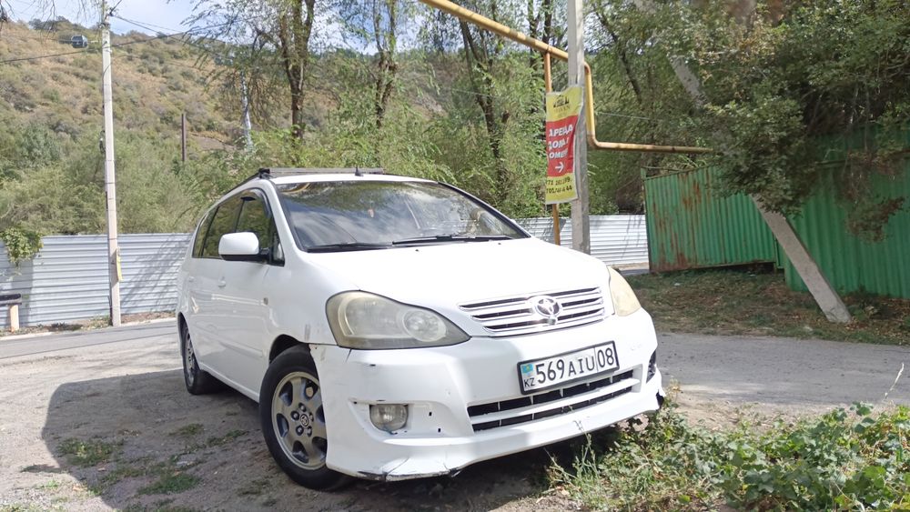 Тойота Авенсис Версо