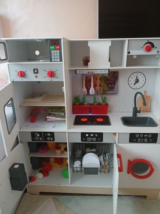 Детска дървена кухня