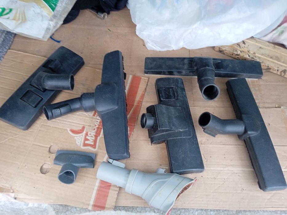 Шланги и щетки от пылесоса