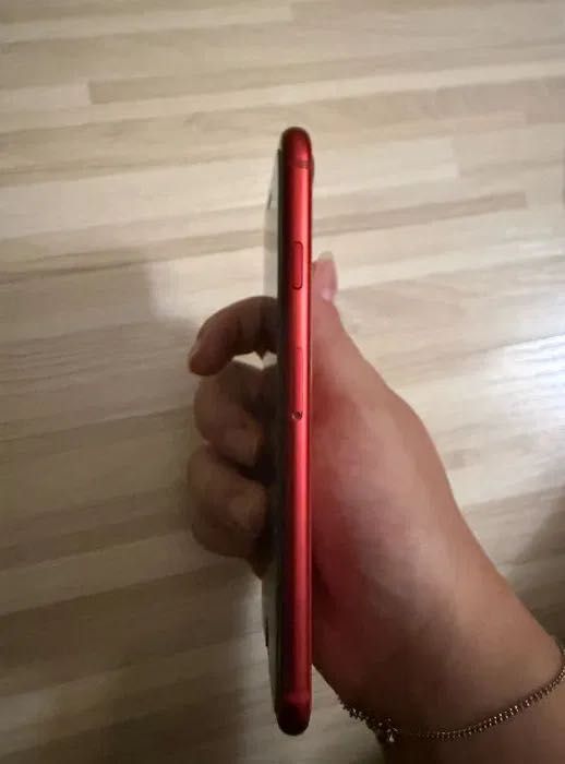 Apple iPhone SE 2020 64GB RED – Супер състояние