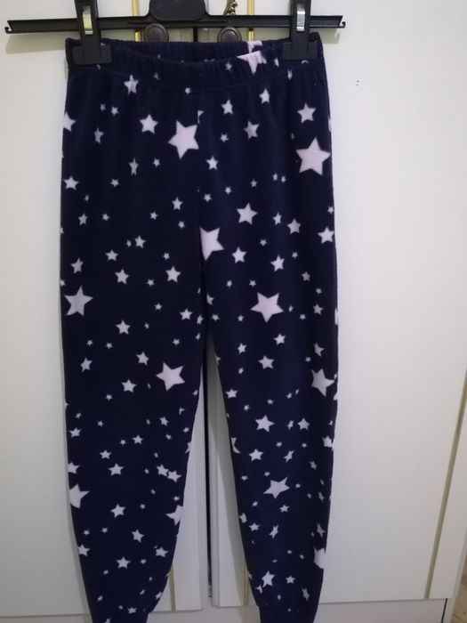 Vând pijamale pt fete