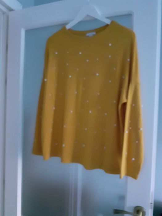 Bluză jerse de culoare muștar, cu perle