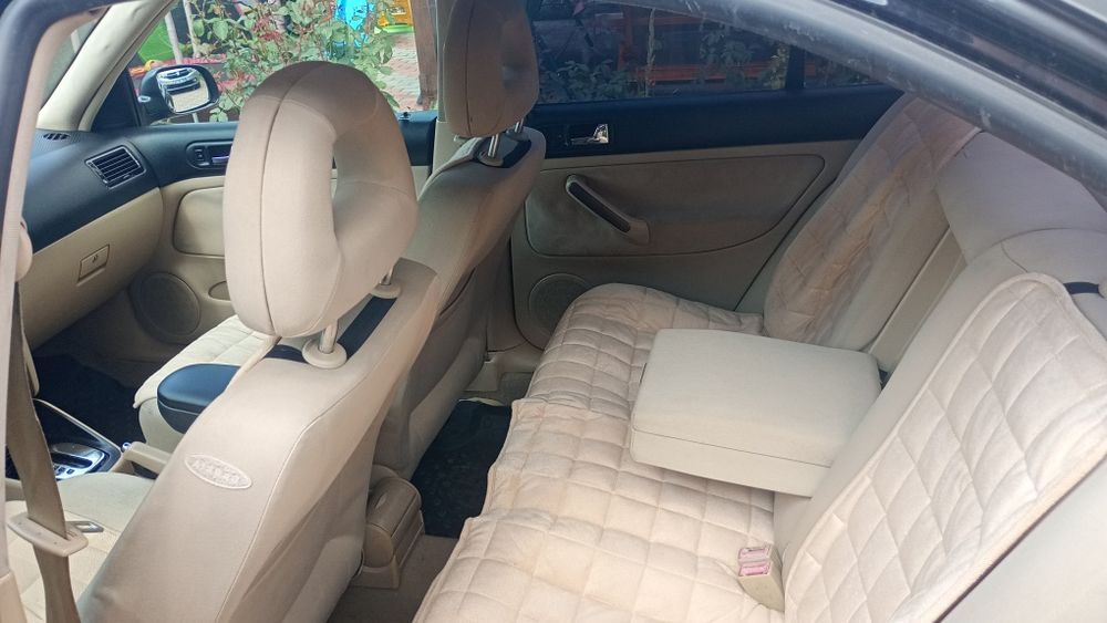 Vand vw bora 1,6 benzina